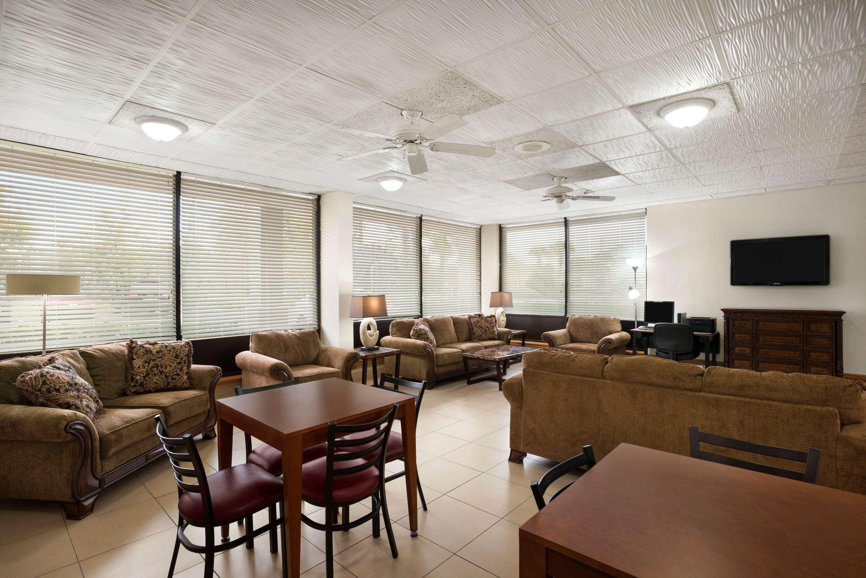 Days Inn By Wyndham Jacksonville Airport Exterior foto
